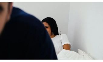Erektile Dysfunktion betrifft nicht nur ältere Männer. Was verursacht sie?